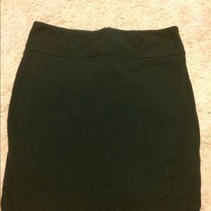 PLAIN BLACK MINI SKIRT